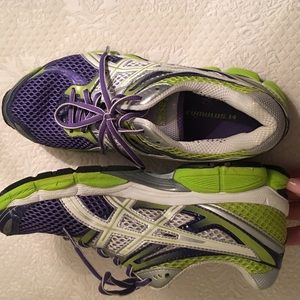 NWOT ASICS running shoe